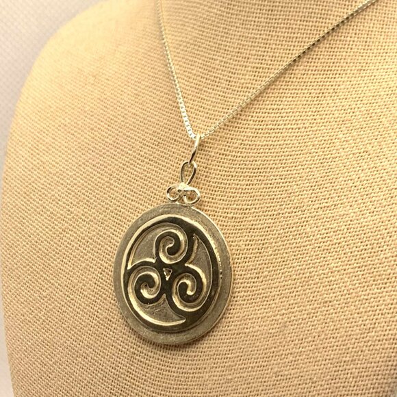Sterling Silver 925 Handmade Triskele Spiral Circle Pendant 18" Box Link Chain - Picture 2 of 12